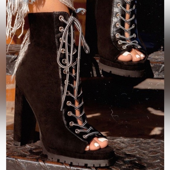 Laced suede bootie - Picture 3 of 8